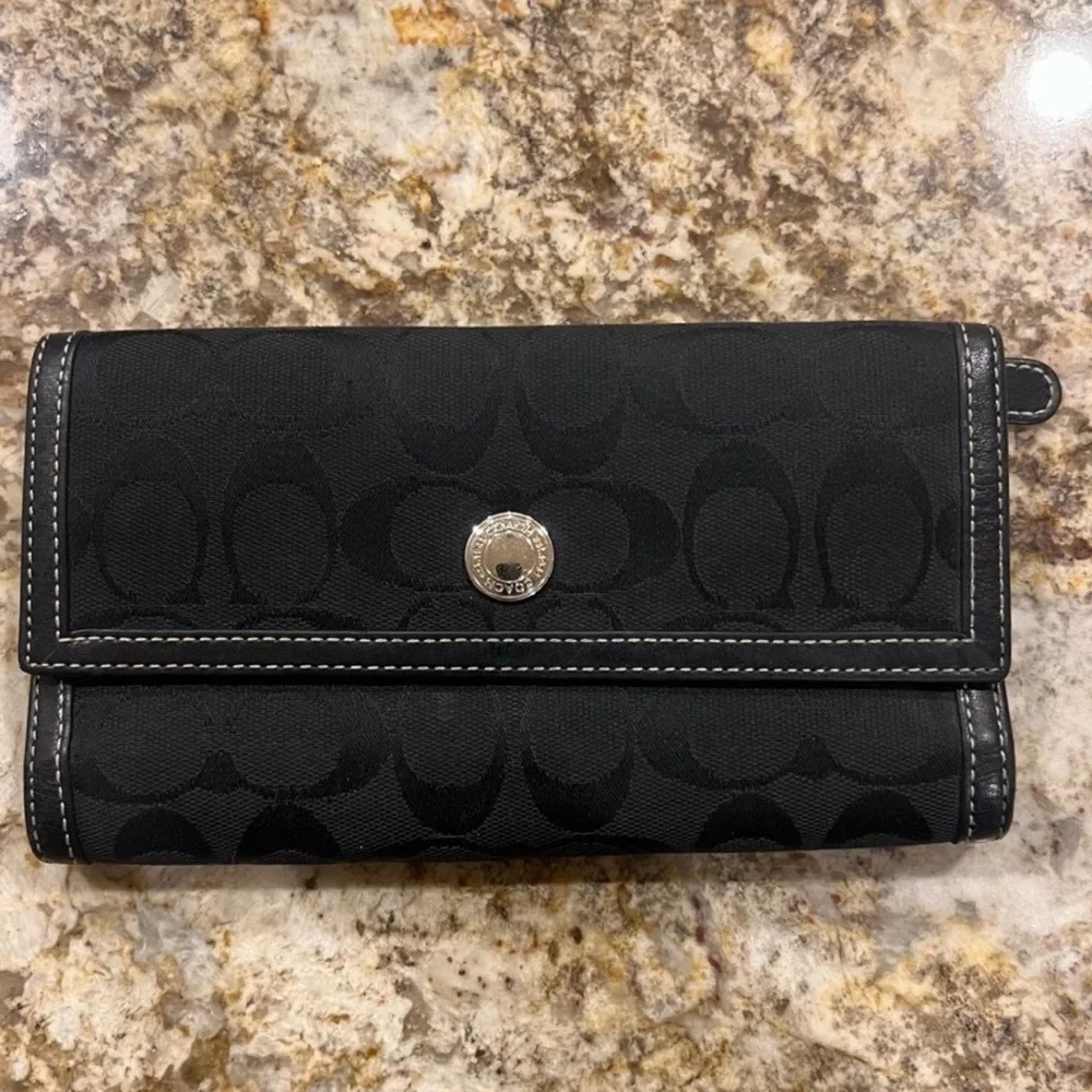 Vintage Coach Black Monogram
Canvas & Leather Full Size Snap
Open Wallet - Picture 2 of 5